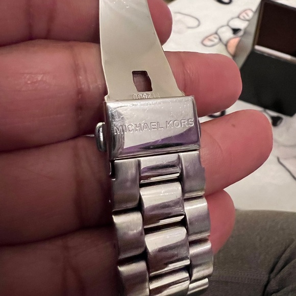 MICHAEL KORS MK5530 Women's 38 mm Layton Silver Tone Crystal Index Watch - Picture 7 of 12